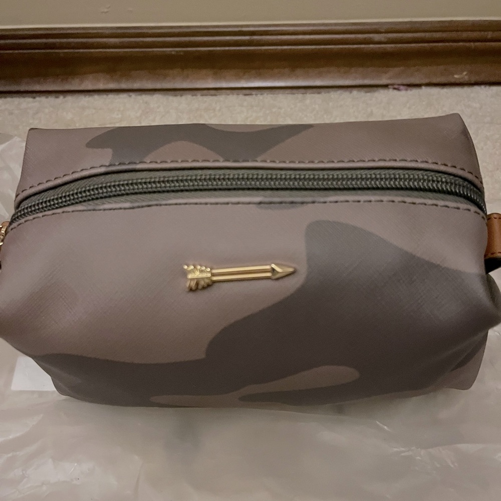 NEW! Stella&Dot camo pouf/makeup bag